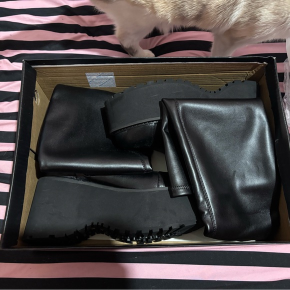 thigh high boots - Picture 2 of 3